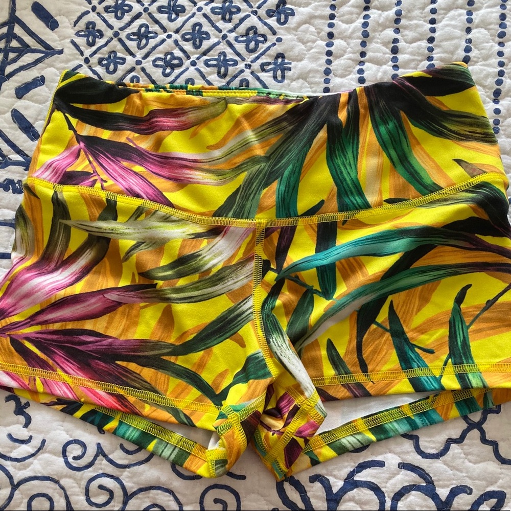 Flash High Rise original Fleo booty shorts